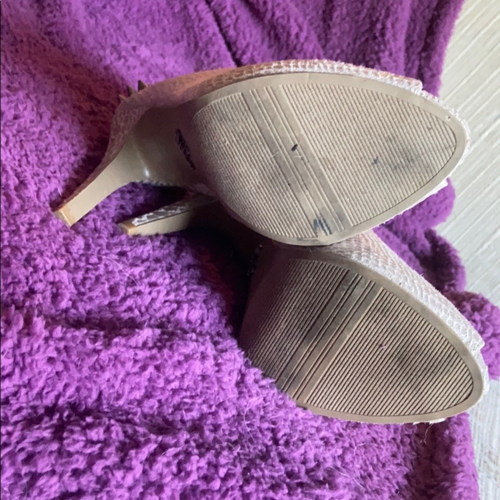 Heels - Picture 5 of 5